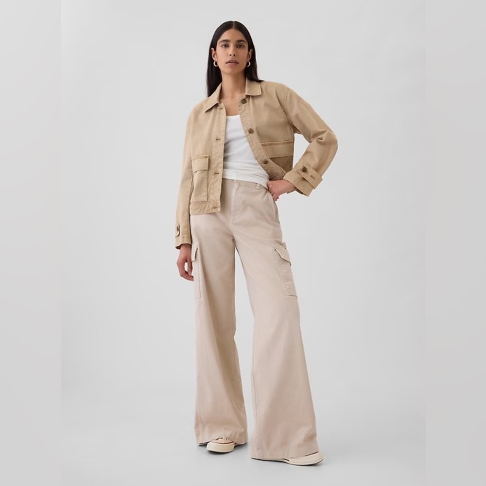 NWT GAP Bedrock Beige Mid Rise Cargo Baggy Khakis - Size 4 🩷
